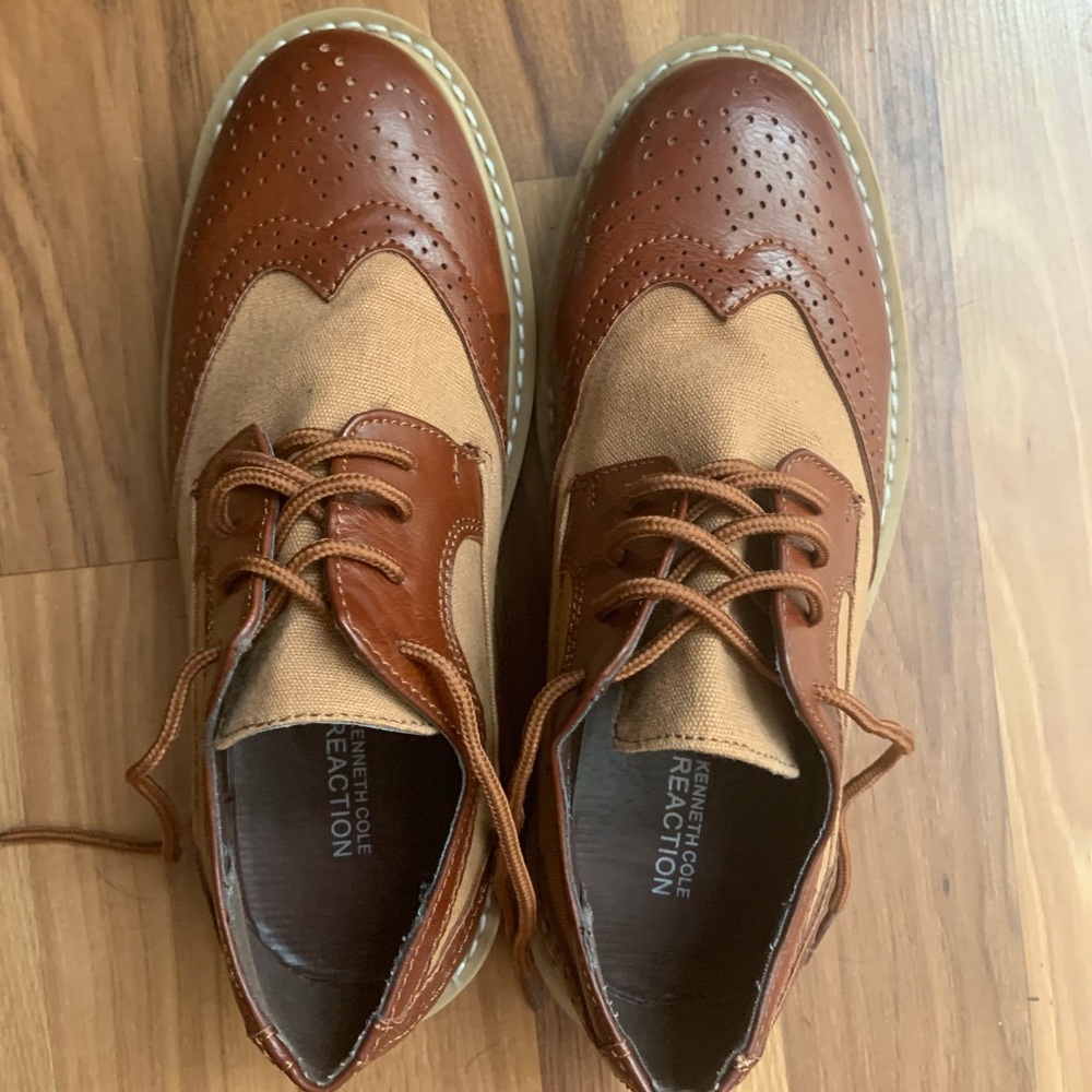 Kenneth Cole Boys size 3.5